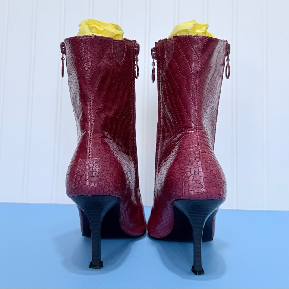 COVERGIRL Red Crocodile-Patterned Heeled bootie Size 6.5 - Picture 9 of 17